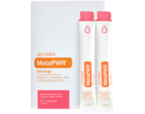 MetaPWR™ Recharge – elektrolity w płynie, smak poziomkowy